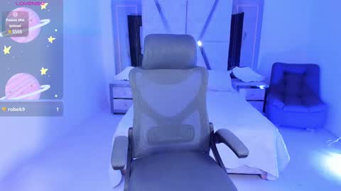 Snapshot of emysilver chatting on February 18, 9:42 pm Emy Silver online show from February 18, 9:42 pm