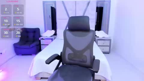 Snapshot of emysilver chatting on February 26, 2:46 pm Emy Silver online show from February 26, 2:46 pm