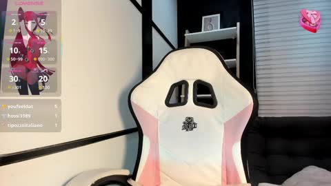 Snapshot of emysilver chatting on March 1, 6:21 pm Emy Silver online show from March 1, 6:21 pm