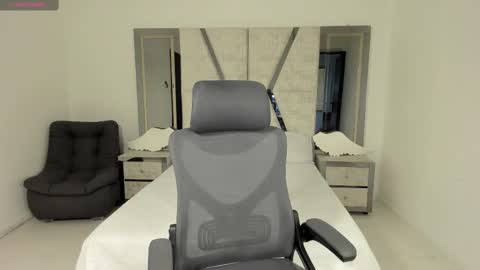 Snapshot of emysilver chatting on March 3, 4:35 pm Emy Silver online show from March 3, 4:35 pm