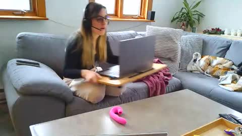 emyxxl online show from December 15, 1:48 pm