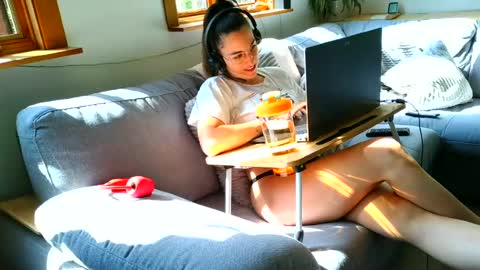 Snapshot of emyxxl chatting on July 8, 1:37 pm emyxxl online show from July 8, 1:37 pm