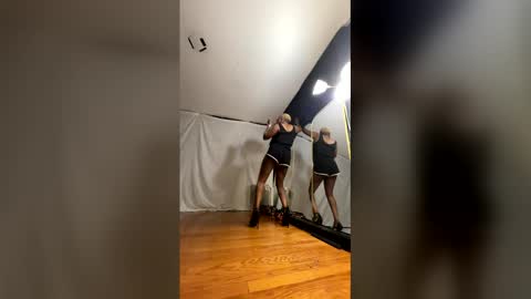 enaioandonly online show from April 29, 6:28 am