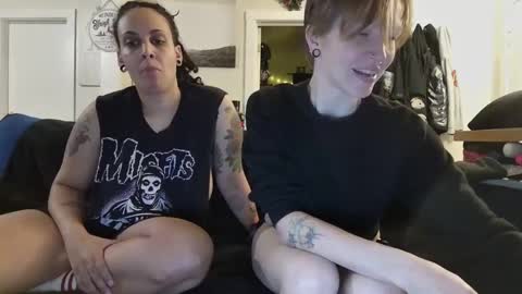 Snapshot of enby_dykes chatting on December 26, 12:46 am Cedar redhead and River brunette online show from December 26, 12:46 am