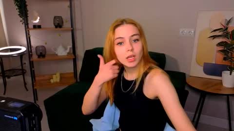 enchanted_bella online show from March 15, 1:50 pm