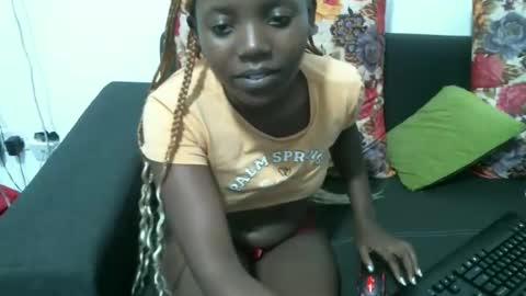Snapshot of enchantedvee chatting on March 11, 9:26 am Vee online show from March 11, 9:26 am