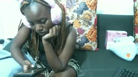 Snapshot of enchantedvee chatting on March 22, 10:24 pm Vee online show from March 22, 10:24 pm