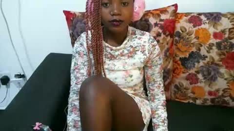 Snapshot of enchantedvee chatting on May 2, 1:43 am Vee online show from May 2, 1:43 am