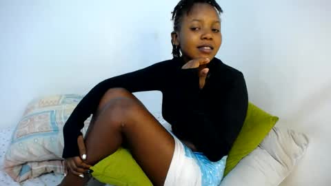 Vee online show from June 18, 9:30 pm