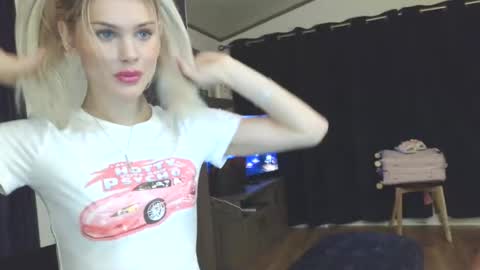 enchanting_english_evelyn online show from January 12, 8:36 pm