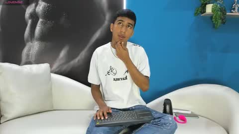 Snapshot of ender_h0t chatting on October 10, 2:27 pm Ender online show from October 10, 2:27 pm