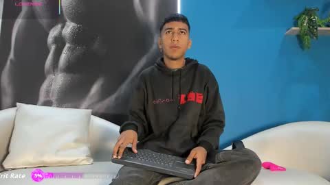 Snapshot of ender_h0t chatting on October 11, 2:26 pm Ender online show from October 11, 2:26 pm