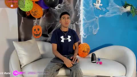 Snapshot of ender_h0t chatting on October 25, 2:02 pm Ender online show from October 25, 2:02 pm