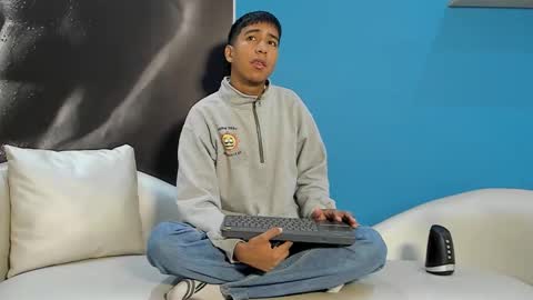 Snapshot of ender_h0t chatting on January 7, 1:46 pm Ender online show from January 7, 1:46 pm