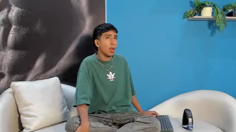 Snapshot of ender_h0t chatting on January 9, 2:20 pm Ender online show from January 9, 2:20 pm