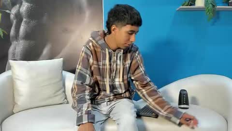 Snapshot of ender_h0t chatting on January 12, 2:22 pm Ender online show from January 12, 2:22 pm