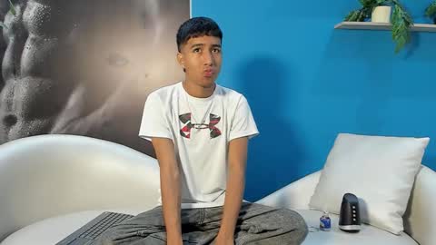 Snapshot of ender_h0t chatting on January 19, 2:10 pm Ender online show from January 19, 2:10 pm