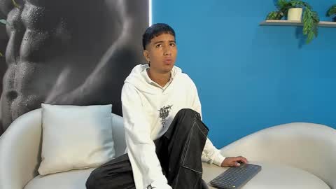 Snapshot of ender_h0t chatting on February 2, 2:05 pm Ender online show from February 2, 2:05 pm