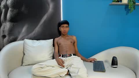 Snapshot of ender_h0t chatting on February 5, 2:54 pm Ender online show from February 5, 2:54 pm