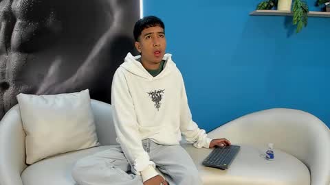 Snapshot of ender_h0t chatting on February 7, 2:10 pm Ender online show from February 7, 2:10 pm