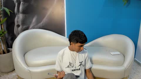 Snapshot of ender_h0t chatting on February 14, 2:03 pm Ender online show from February 14, 2:03 pm