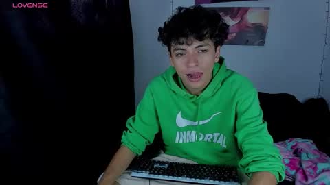 Snapshot of energy_lover137 chatting on February 12, 3:51 pm Salo online show from February 12, 3:51 pm