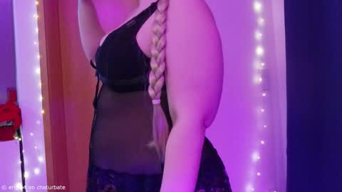 Snapshot of engl94 chatting on February 3, 9:09 pm Engl Ailu online show from February 3, 9:09 pm