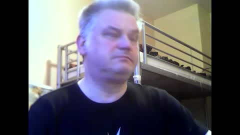 Snapshot of englishguysurrey chatting on January 1, 8:45 am englishguysurrey online show from January 1, 8:45 am