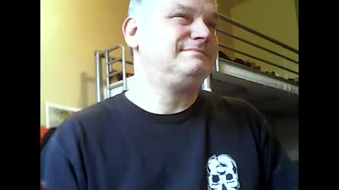 Snapshot of englishguysurrey chatting on November 11, 12:05 pm englishguysurrey online show from November 11, 12:05 pm