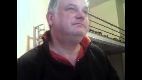 Snapshot of englishguysurrey chatting on December 3, 7:27 am englishguysurrey online show from December 3, 7:27 am