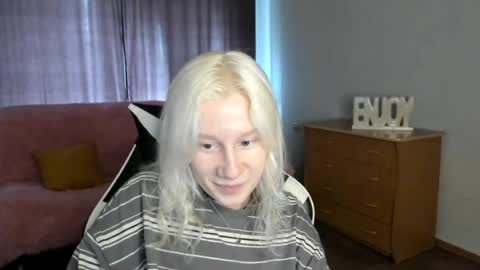Snapshot of enigmadesert chatting on August 9, 3:34 am enigmadesert online show from August 9, 3:34 am