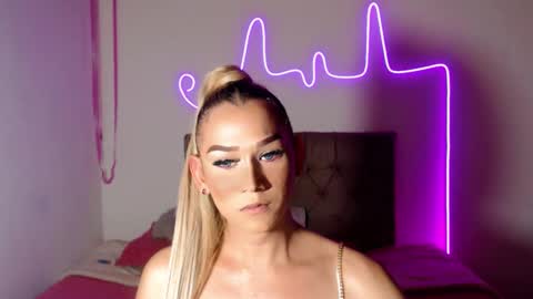 Snapshot of enma_gill chatting on December 6, 1:07 am Enma Rojas online show from December 6, 1:07 am