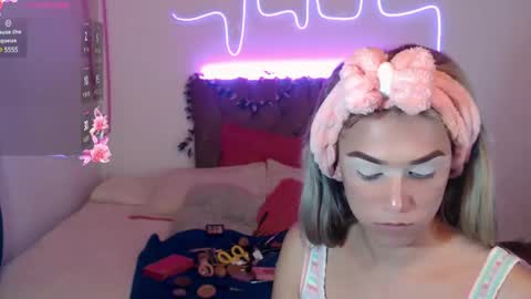 Snapshot of enma_gill chatting on December 19, 3:52 pm Enma Rojas online show from December 19, 3:52 pm