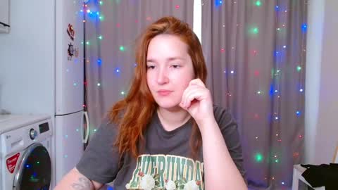 Snapshot of enorolve chatting on December 16, 11:22 am Horny Mary online show from December 16, 11:22 am