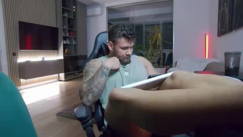 Erik online show from October 17, 5:48 pm