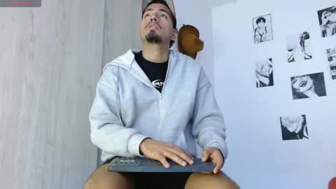 Snapshot of enrique_villa23 chatting on March 3, 7:25 am enrique online show from March 3, 7:25 am