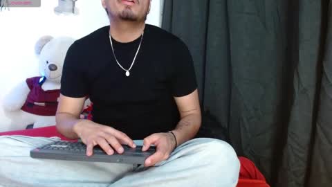 Snapshot of enrique_villa23 chatting on April 10, 3:23 am enrique online show from April 10, 3:23 am