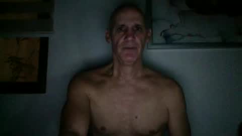 Snapshot of enriquelopez007073 chatting on December 15, 9:35 am The Man 007 online show from December 15, 9:35 am