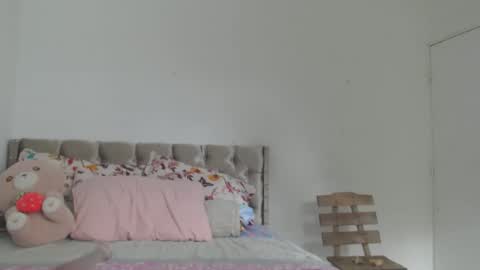 enyer_twin online show from December 2, 6:36 pm