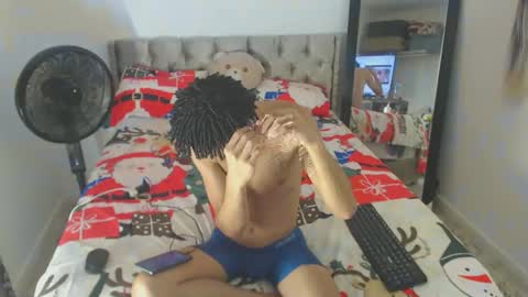 enyer_twin online show from December 17, 11:33 pm