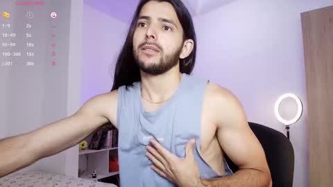 Snapshot of enzo_moretii chatting on November 5, 3:45 pm enzo_moretii online show from November 5, 3:45 pm