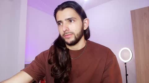 Snapshot of enzo_moretii chatting on November 9, 1:42 pm enzo_moretii online show from November 9, 1:42 pm