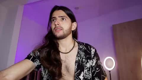 Snapshot of enzo_moretii chatting on November 10, 2:05 pm enzo_moretii online show from November 10, 2:05 pm