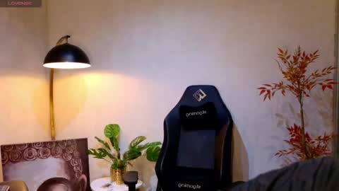 enzo_steel online show from February 12, 6:25 pm