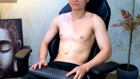 enzo_steel online show from February 19, 2:40 am