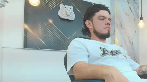 Snapshot of enzo_turner chatting on January 14, 3:34 am online show from January 14, 3:34 am