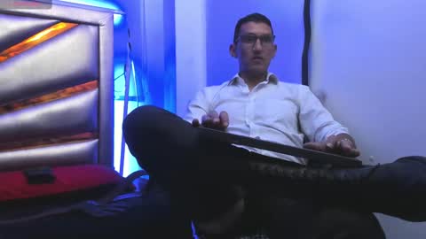 Snapshot of enzopratt chatting on February 26, 6:15 am Enzo Pratt online show from February 26, 6:15 am
