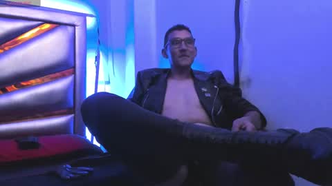 Snapshot of enzopratt chatting on February 26, 9:21 am Enzo Pratt online show from February 26, 9:21 am
