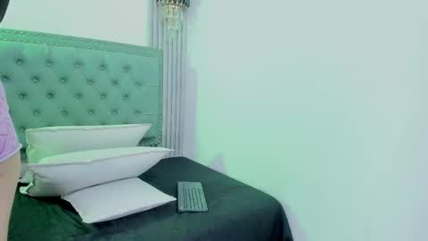 erack_and_emmy online show from October 18, 4:26 am