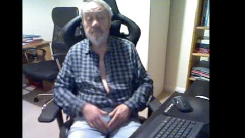 erasmus_d online show from December 23, 6:27 pm